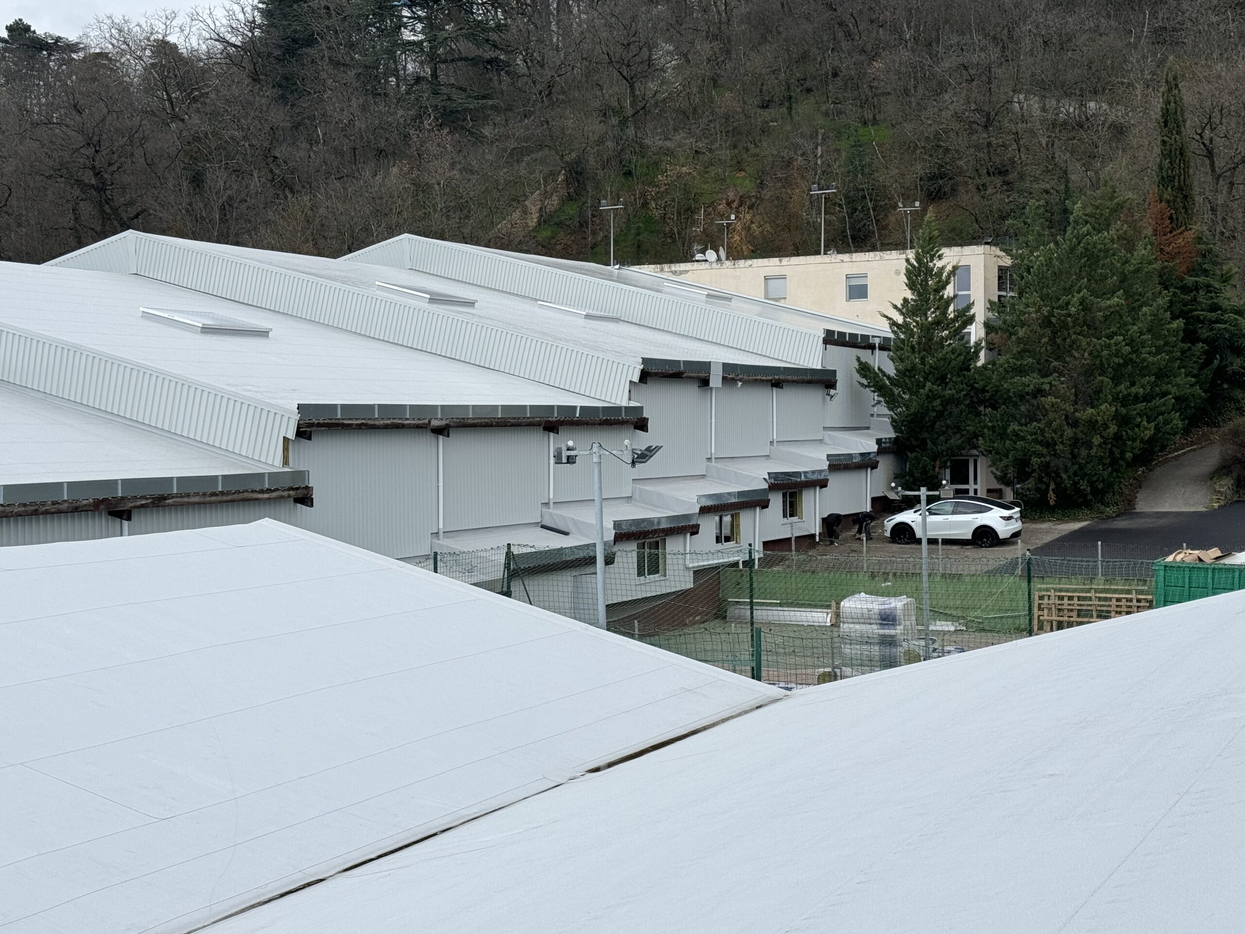 Travaux de couverture industrielle réalisés par COV'ISOL